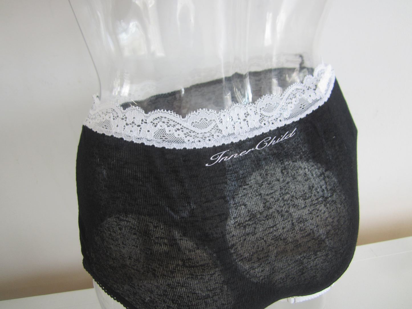 innerchild logo lace hige shorts