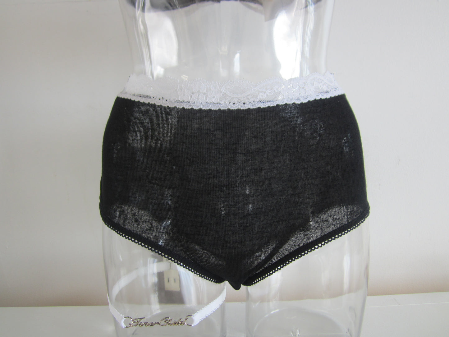 innerchild logo lace hige shorts