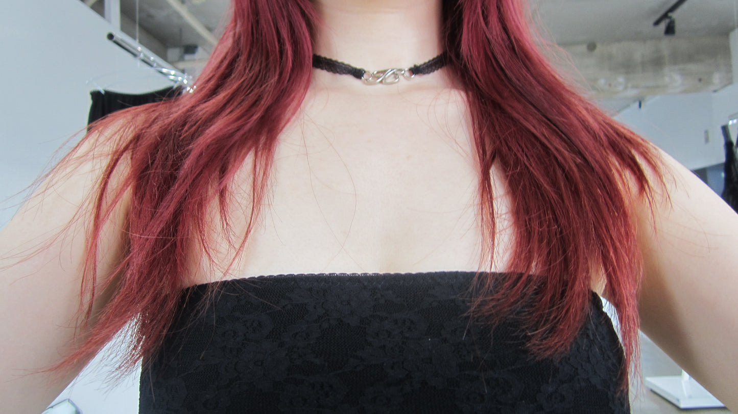 IC logo charm lace choker
