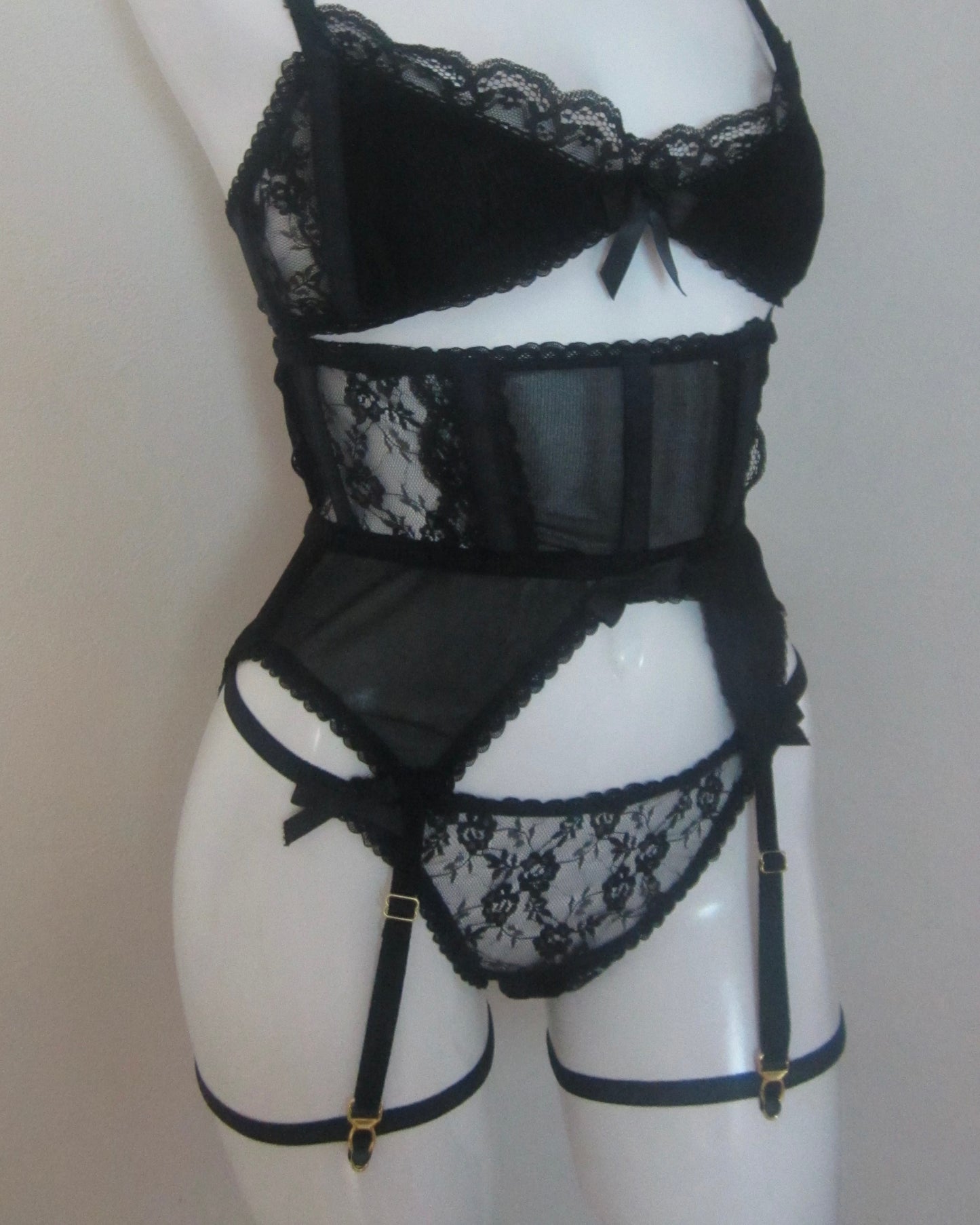 Rose rib lace garter