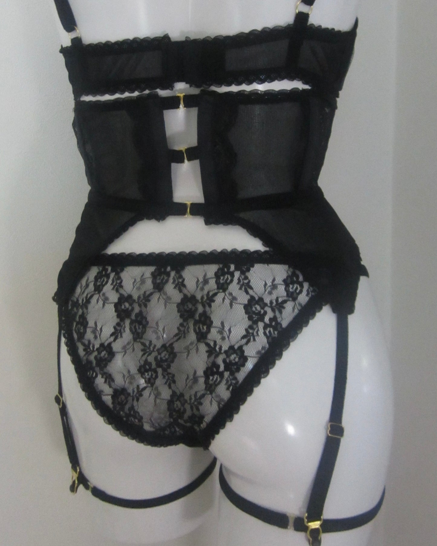 Rose rib lace garter