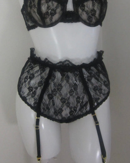 Rose lace garter shorts