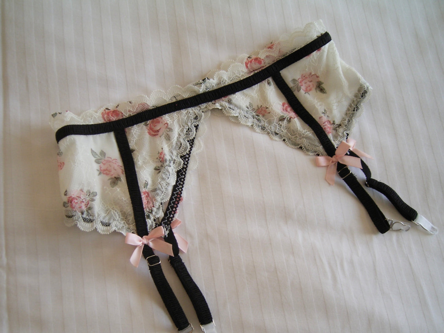 sweet Rose garter