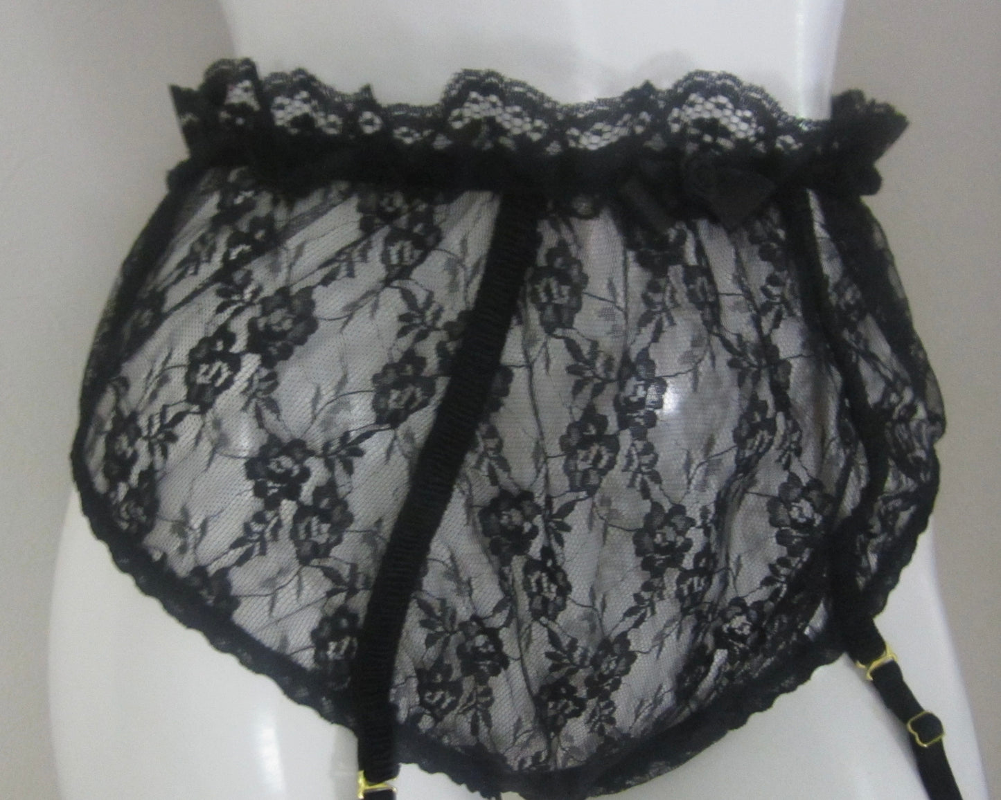 Rose lace garter shorts